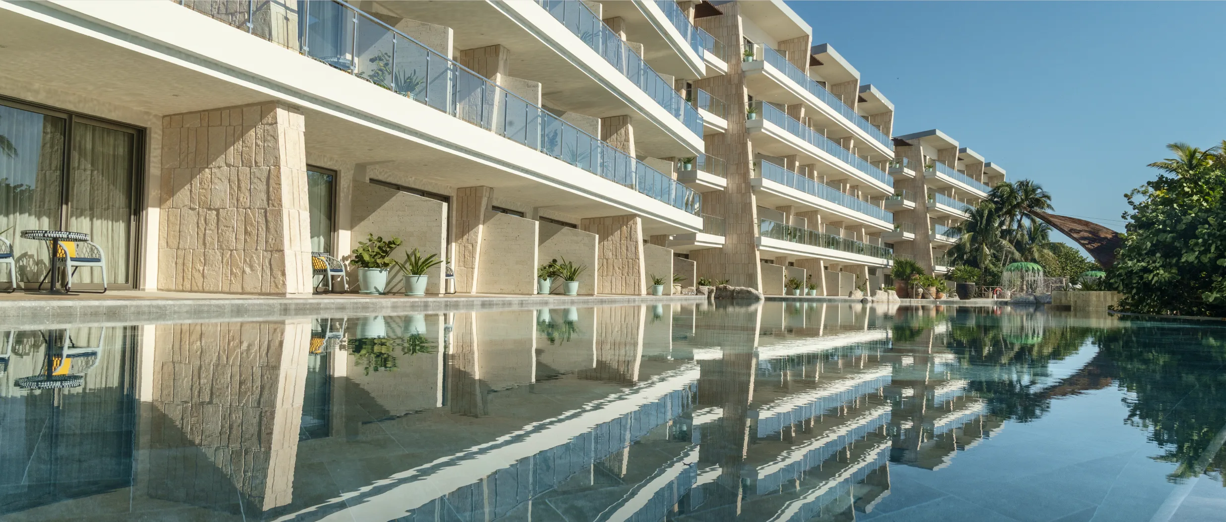 Palmaïa suites reflected in the infinity pool